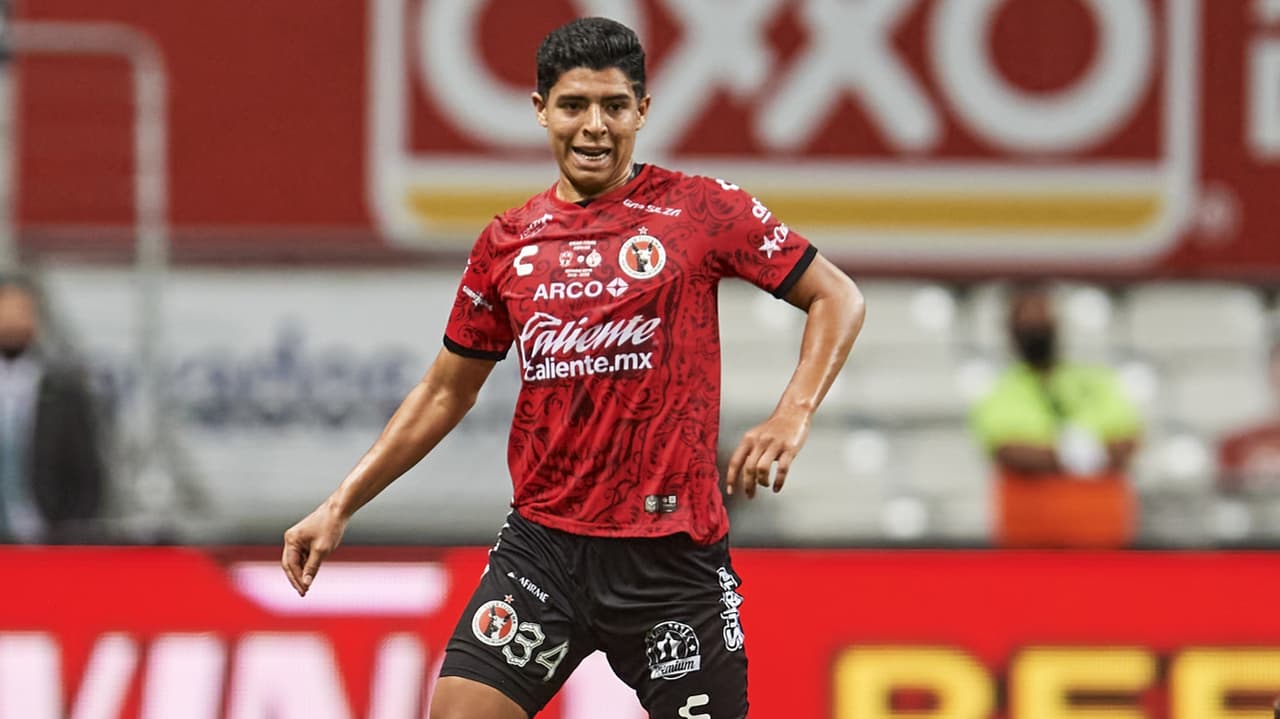 América desea reforzarse con el defensa Víctor Guzmán