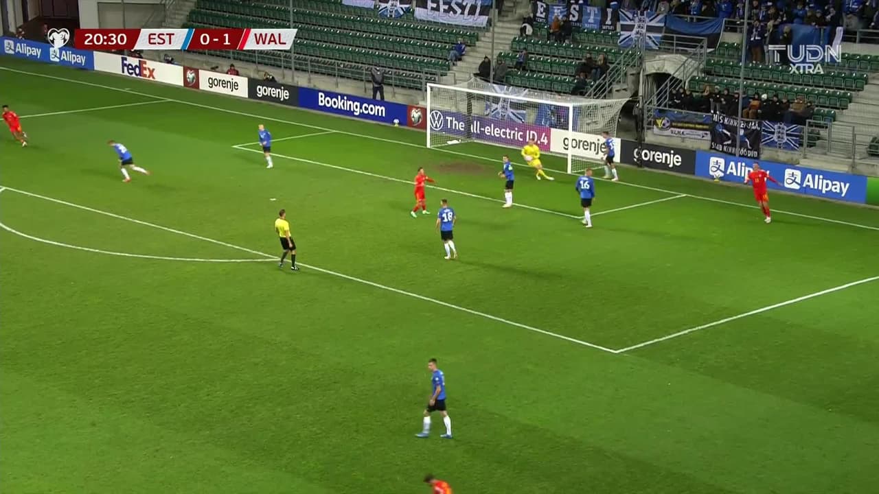 ¡TIRO ATAJADO! disparo por Kieffer Moore.