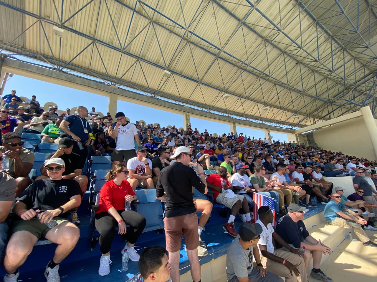 Miembros de las Fuerzas Armadas vieron el entrenamiento de la Selección de Estados Unidos en Qatar.
