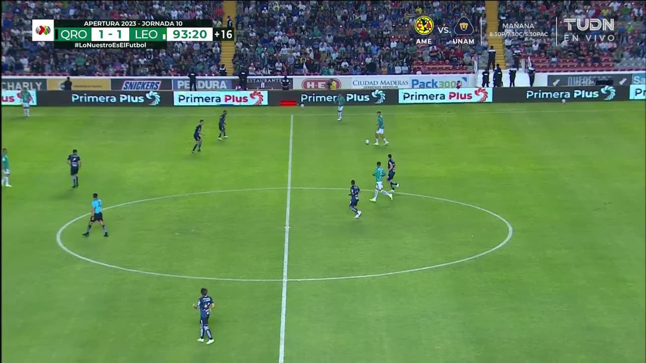 Arranca el partido y la pelota está en juego.