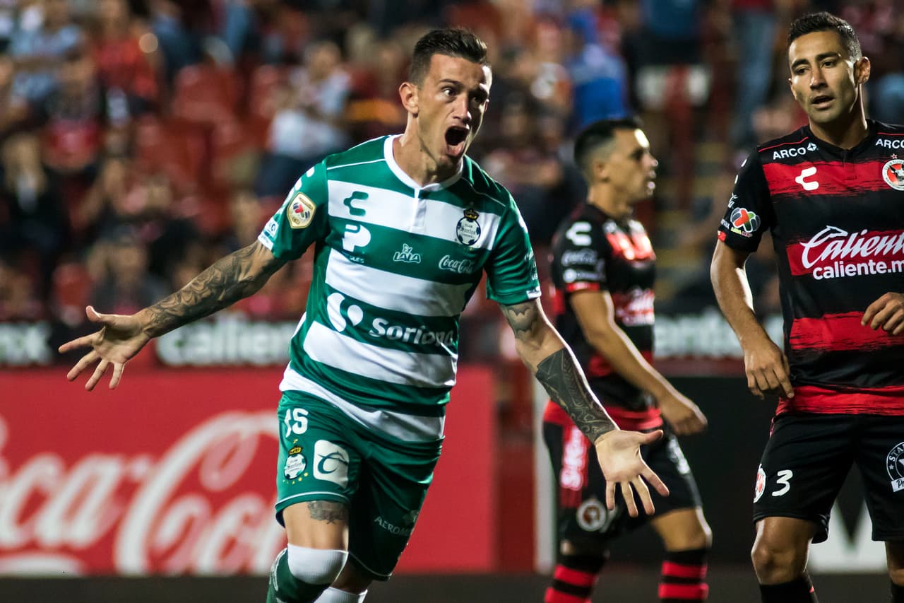Sin embargo, no pasó mucho tiempo y a los tres minutos del complemento (48') el uruguayo Brian Lozano definió una pelota clara en el área para adelantar a su equipo 1-0.