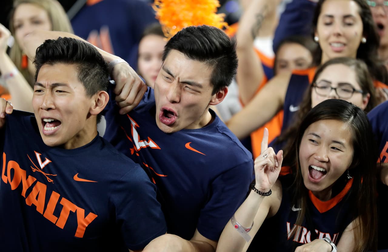 Un increíble ambiente el que se vivió dentro y fuera del US Bank Stadium previo al Juego por el Campeonato Nacional del básquetbol universitario entre los Texas Tech Red Raiders y los Virginia Cavaliers.