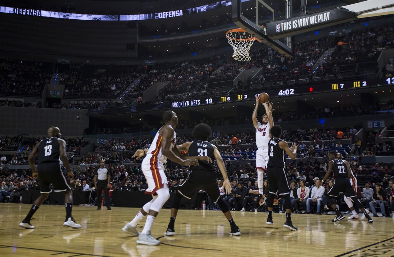 Tyler Johnson aportó 20 puntos para ser el mejor anotador del Heat junto a Dragic. Además aportó 4 rebotes y 1 asistencia.