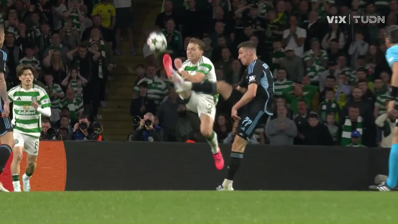 ¡Arne Engels marca el tercero para Celtic de penal!