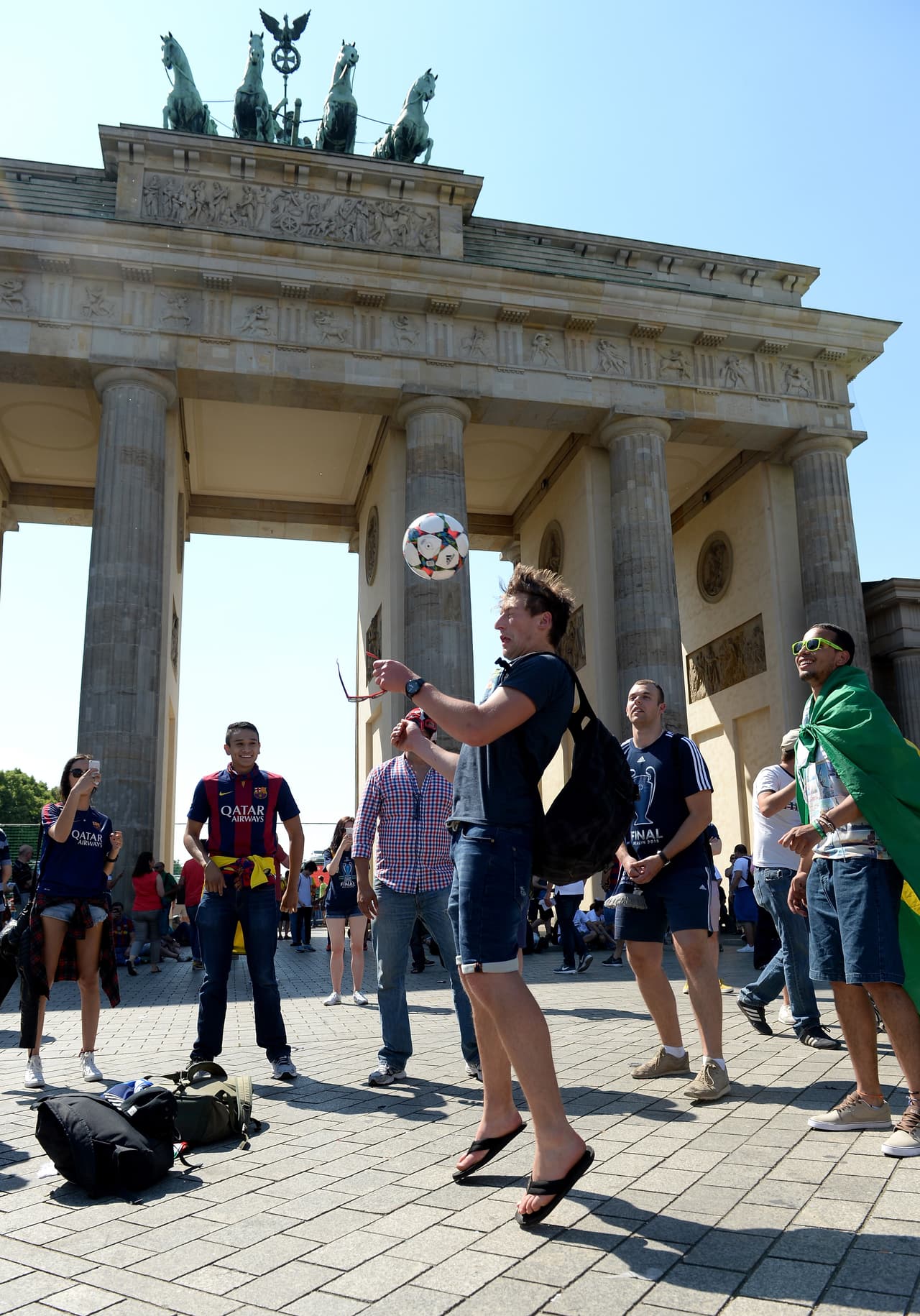 Los aficionados culés y bianconeros ya esperan ansiosos el inicio del encuentro entre italianos y españoles para definir al próximo Campeón de la Champions.