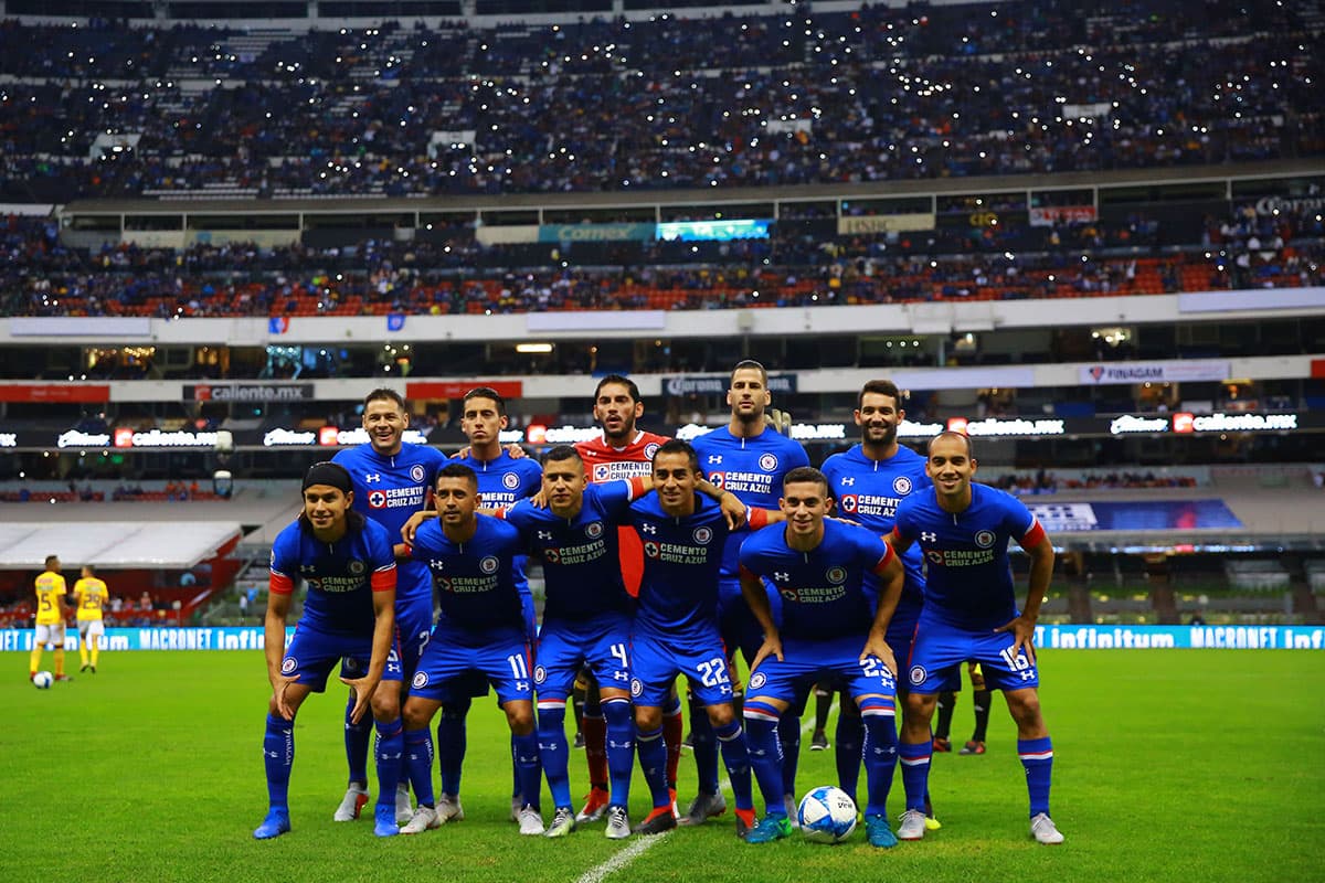 Los jugadores de Cruz Azul posaron antes del inicio del partido.
