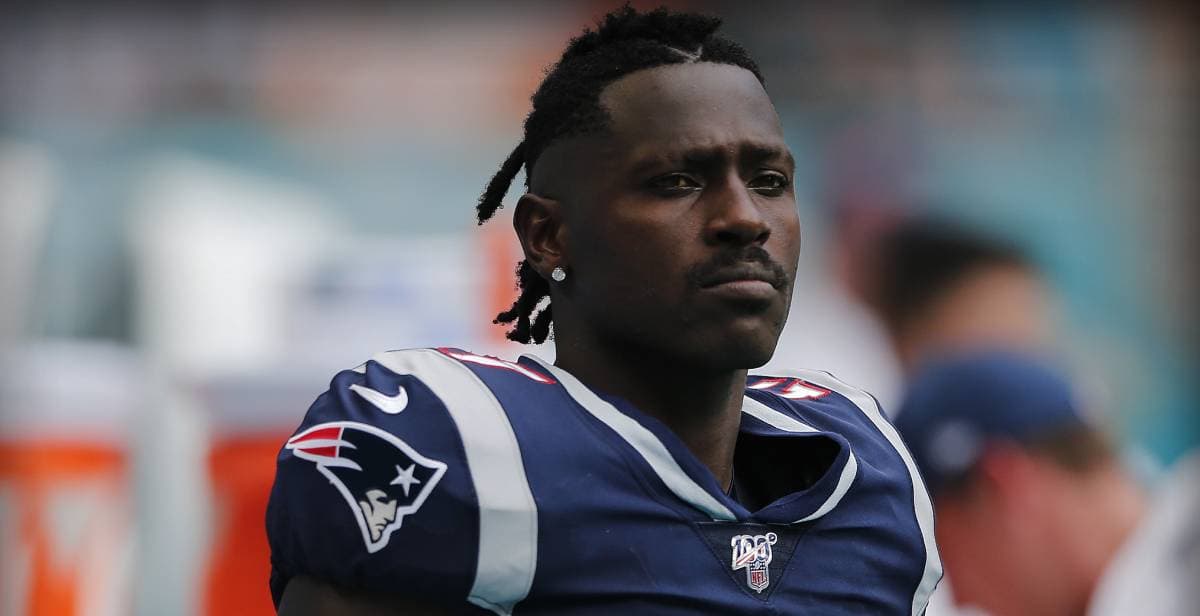 Antonio Brown firmó un año con los Tampa Bay Buccaneers