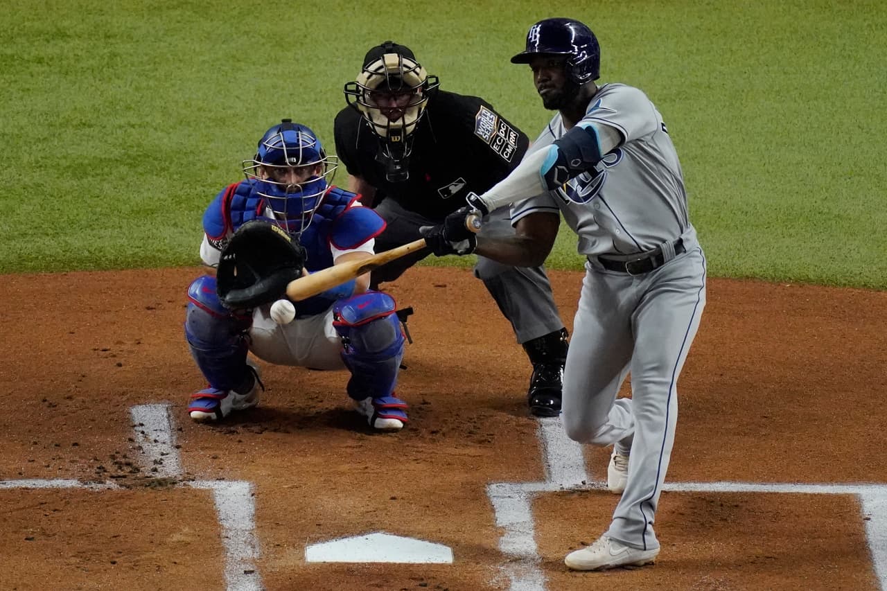 El cambio de pitcher en los Rays sentencia el partido y los Dodgers consiguen remontar la desventaja de 1-0 para vencer 1-3 a los Rays y consiguen su sexta campeonato de Serie Mundial.