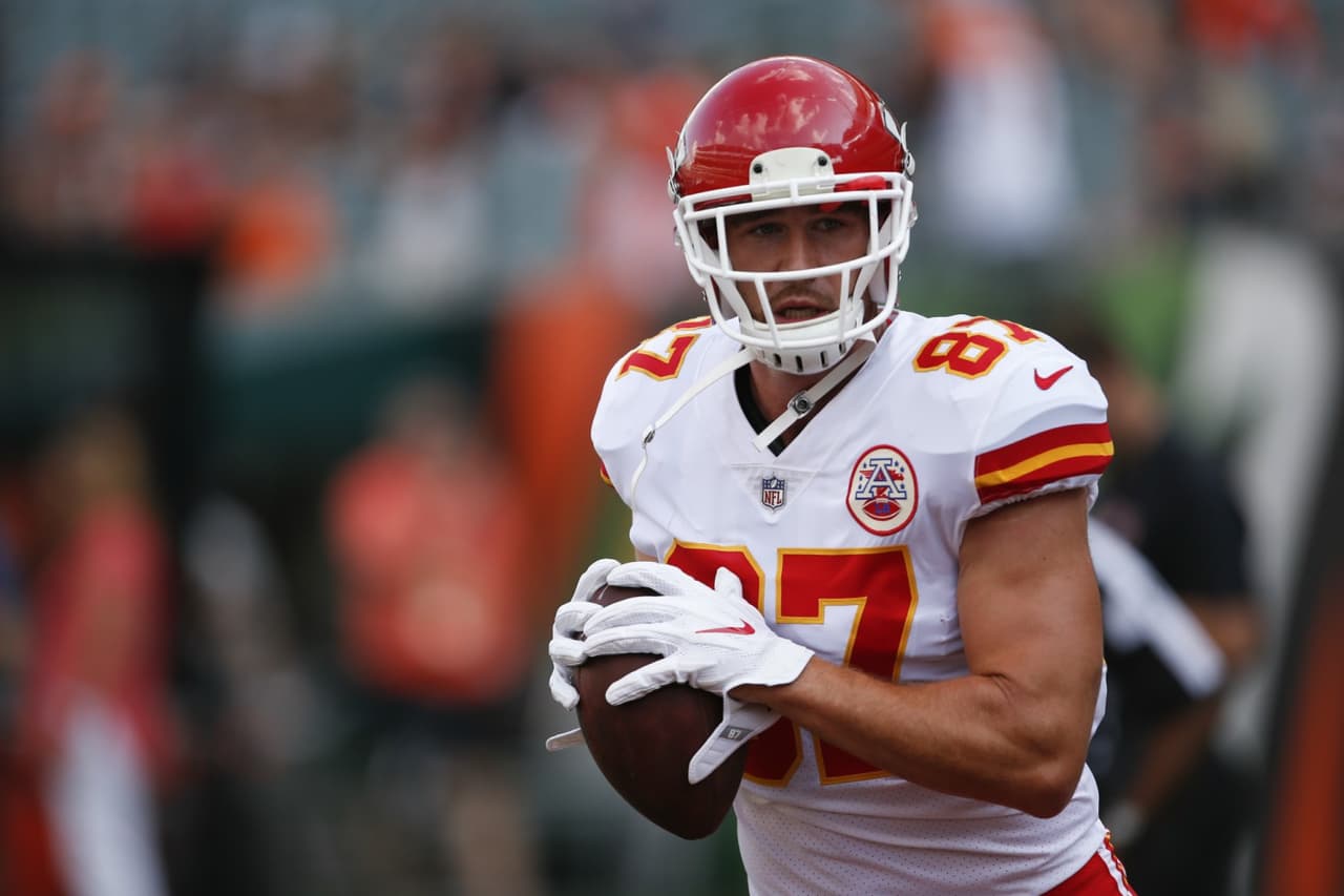 2. Travis Kelce | Kansas City ChiefsEl mejor ala cerrada en el Fantasy del año pasado. Sólo hizo cuatro touchdowns, pero su actuación es clave en el sistema de juego alrededor de Alex Smith, quien completó 85 de los 117 pases que le lanzó. Es una garantía.