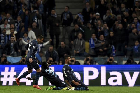 En otro escenario el Porto sacó una goleada como local para clasificarse a la siguiente ronda ante un Basilea que no puso resistencia.