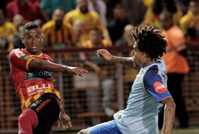 Allan Cruz, con la camiseta del Herediano.
