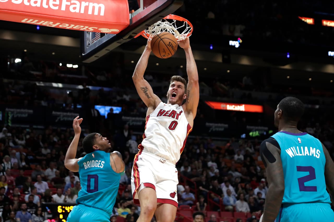 Miami Heat sigue dando mucho de que hablar de manera positiva, pues a pesar de su derrota con Philadelphia, tuvo cinco victorias al hilo. Este equipo sigue demostrando que el trabajo en conjunto es lo que los saca a flote y los hace ganar partidos. Su récord es de 11-4.