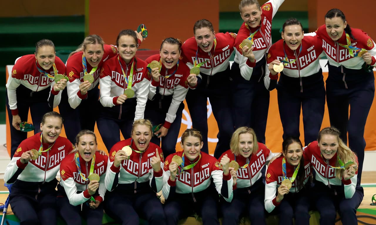 La selección rusa femenina de balonmano se proclamó por primera vez en su historia campeona olímpica tras imponerse este sábado por 19-22 ante la de Francia, en una final de los Juegos de Río en la que la medallista de oro hizo valer su fortaleza defensiva.