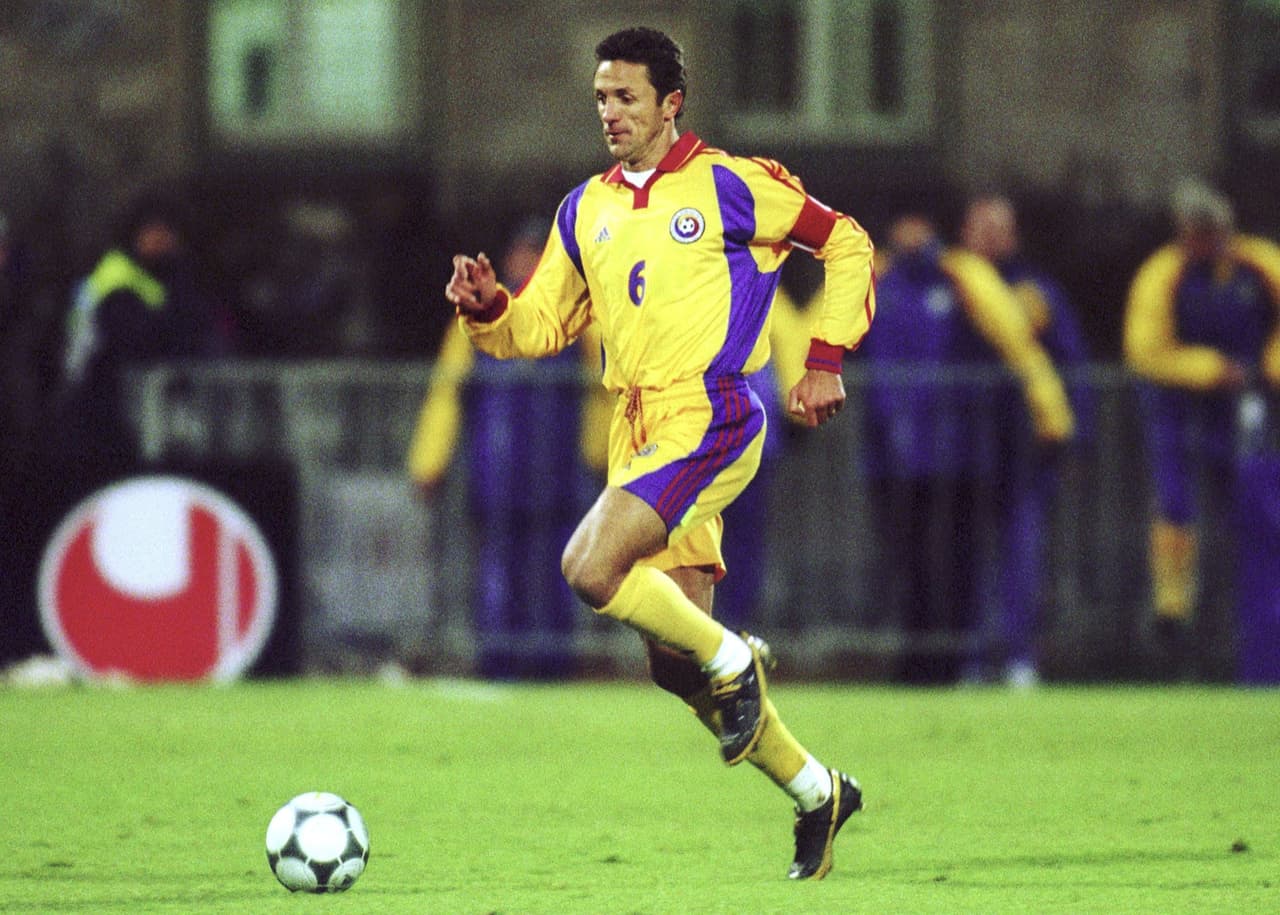 Gheorghe Popescu. Bajo el mando de Bobby Robson, el internacional rumano fue elegido como capitán del equipo catalán de 1996 a 1997.