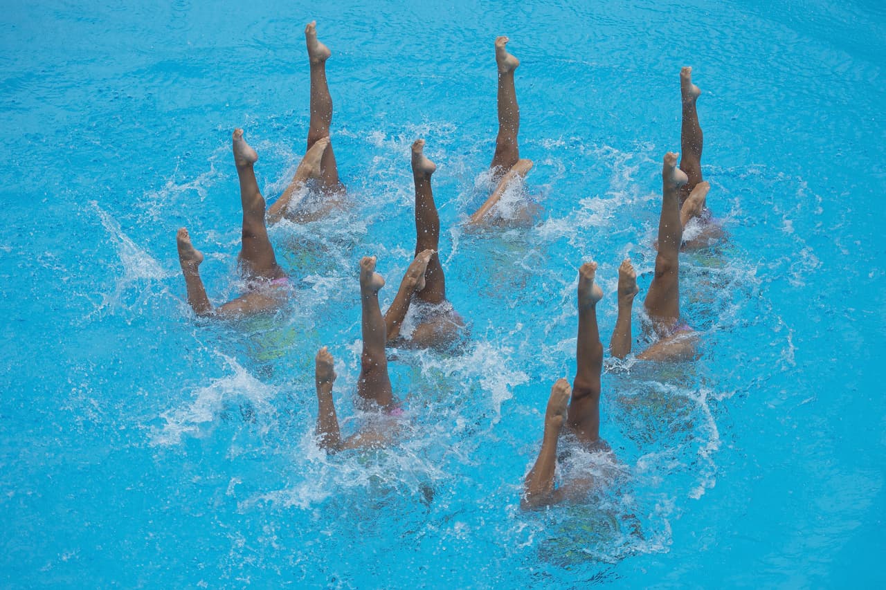El equipo de nado sincronizado femenino libre en Centroamericanos tuvo momentos brillantes de trabajo colectivo, con una rutina diferente, divertida y llena de coordinación que les dio el oro.