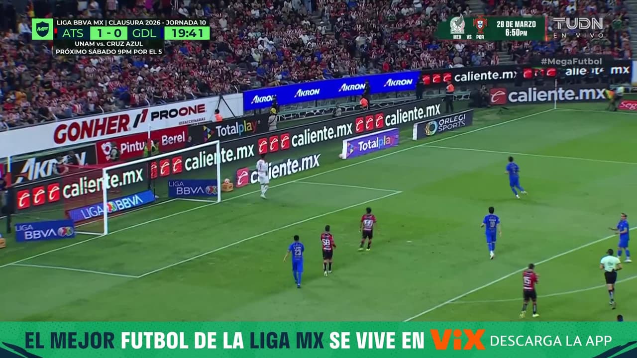 ¡EL TALA EN EL FONDO! Gustavo Ferrareis la prendió con todo pero el arquero del Tri evitó el segundo