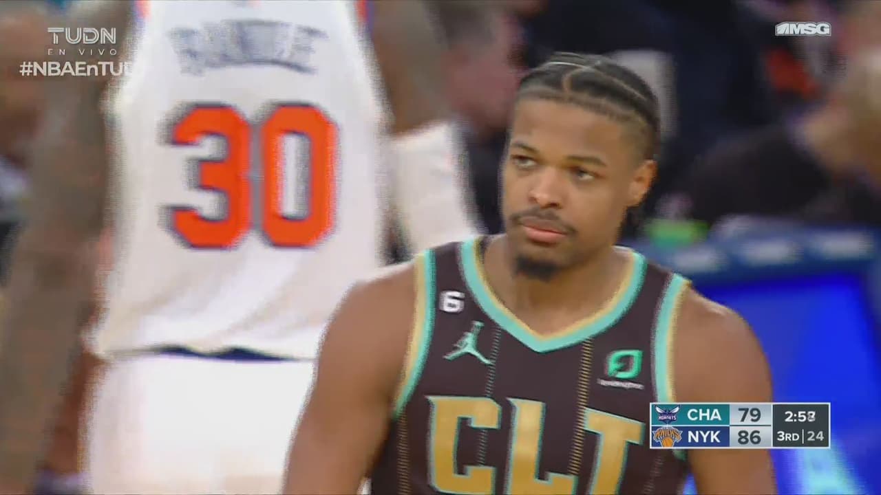 ¡Por fin! Bombazo de Dennis Smith Jr. para sumar tres para Hornets