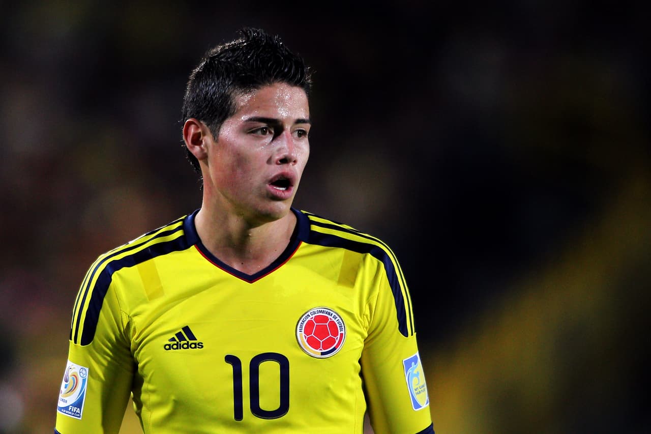 James Rodríguez debutó como profesional con Envigado a sus 14 años. El colombiano iría a Banfield de Argentina, en donde debutaría a sus 17 años con lo que sería el extranjero más joven en anotar y luego en ser campeón. El ahora jugador de Real Madrid fue goleador del Mundial de Brasil 2014.