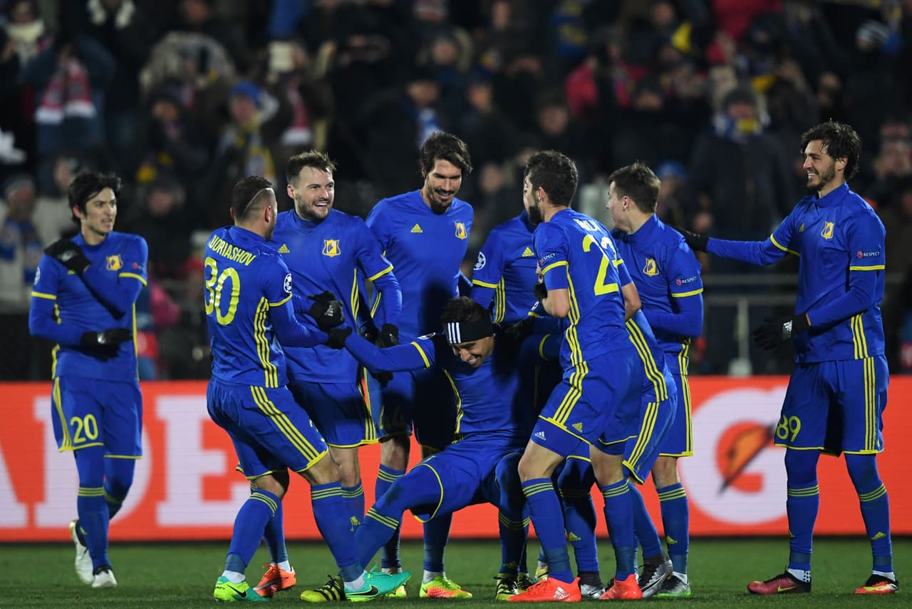 FC Rostov quedó con 4 unidades, 3 más que PSV, gracias a su victoria sobre Bayern Munich 2-0 en Rusia. Con eso quedó a solo un empate del tercero lugar que ofrece el paso a Europa League.