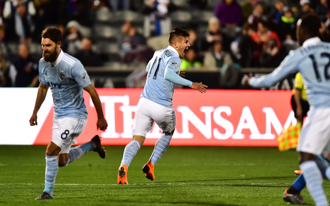 Con los goles de los chilenos Felipe Gutiérrez y Diego Rubio, Sporting remonta y empata con Colorado