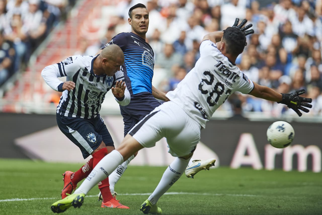 El chileno Humberto Suazo, campeón con Erviti, es el máximo goleador histórico del equipo.