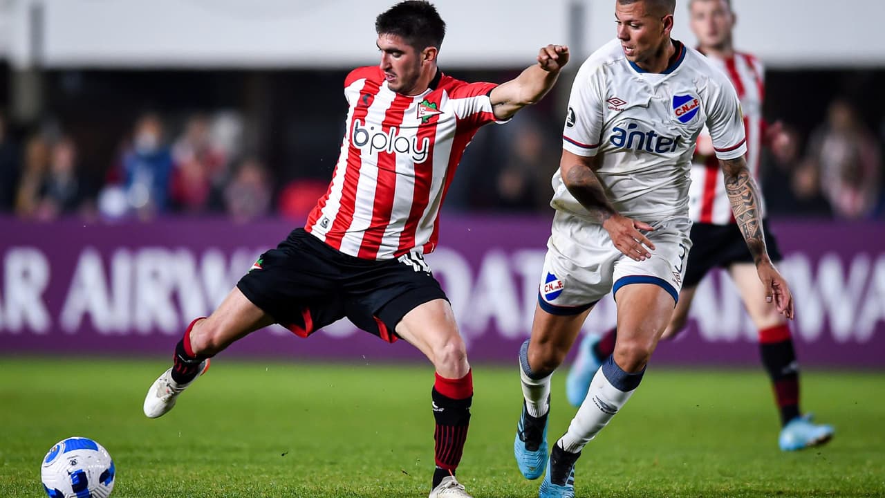 Pumas busca delantero en Sudamérica para acompañar a Dinenno