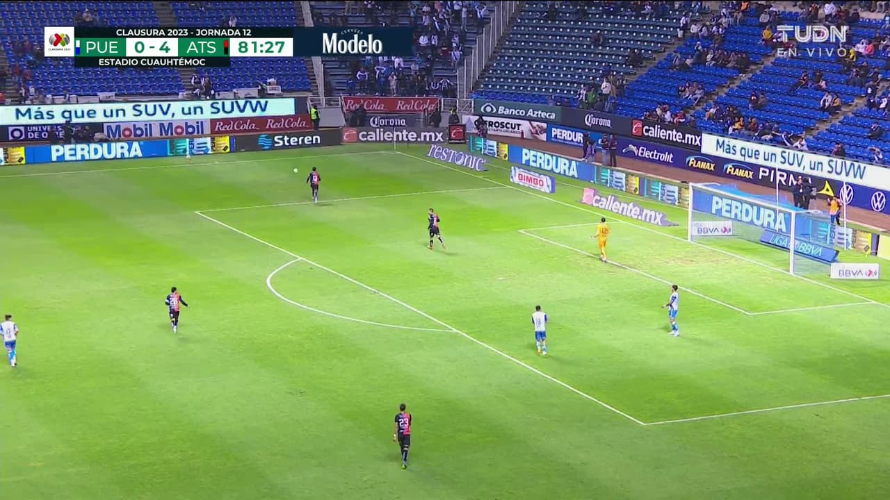 ¡TIRO ATAJADO! disparo por Kevin Ramírez.