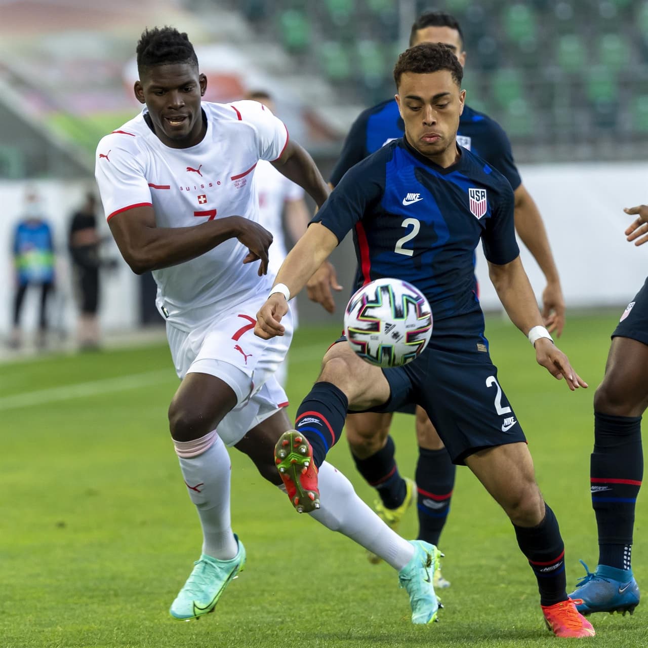 Suiza derrota a Estados Unidos en partido amistoso Internacional 2-1 llevado a cabo en en St. Gallen, Suiza. Sebastian Lletget abrió el marcador para el equipo de las barras y las estrellas, sin embargo, el equipo local empató el marcador a los pocos minutos con gol de Ricardo Rodríguez, y quien le dio la victoria a los suizos, fue Steven Suber durante la segunda mitad del encuentro.