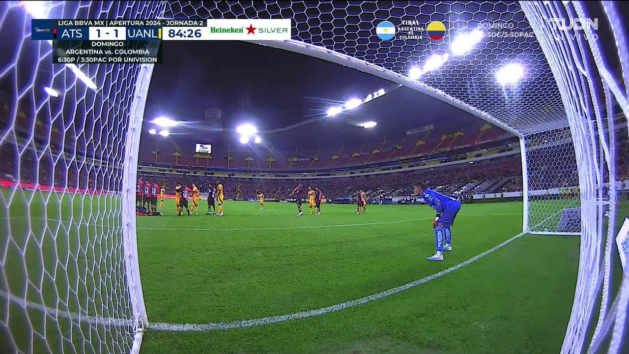 ¡TIRO ATAJADO! disparo por André-Pierre Gignac.