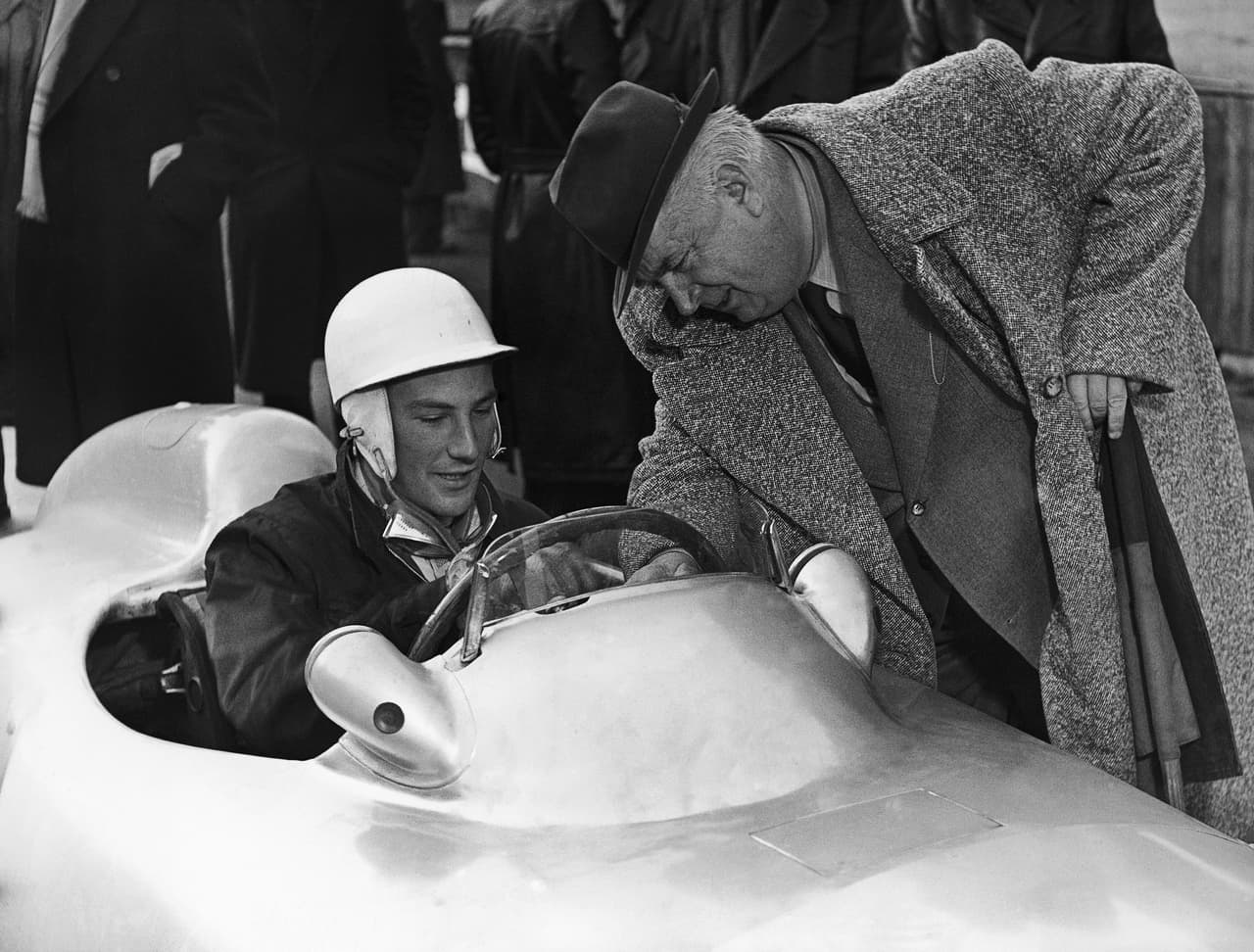 A pesar de nunca haberse adjudicado un título de la Formula 1, el piloto Sir Stilring Moss, fue considerado uno de los mejores que han corrido en dicho certamen. Mantiene un récord de 16 victorias entre los pilotos que nunca se llevaron una F1. Murió a los 90 años.