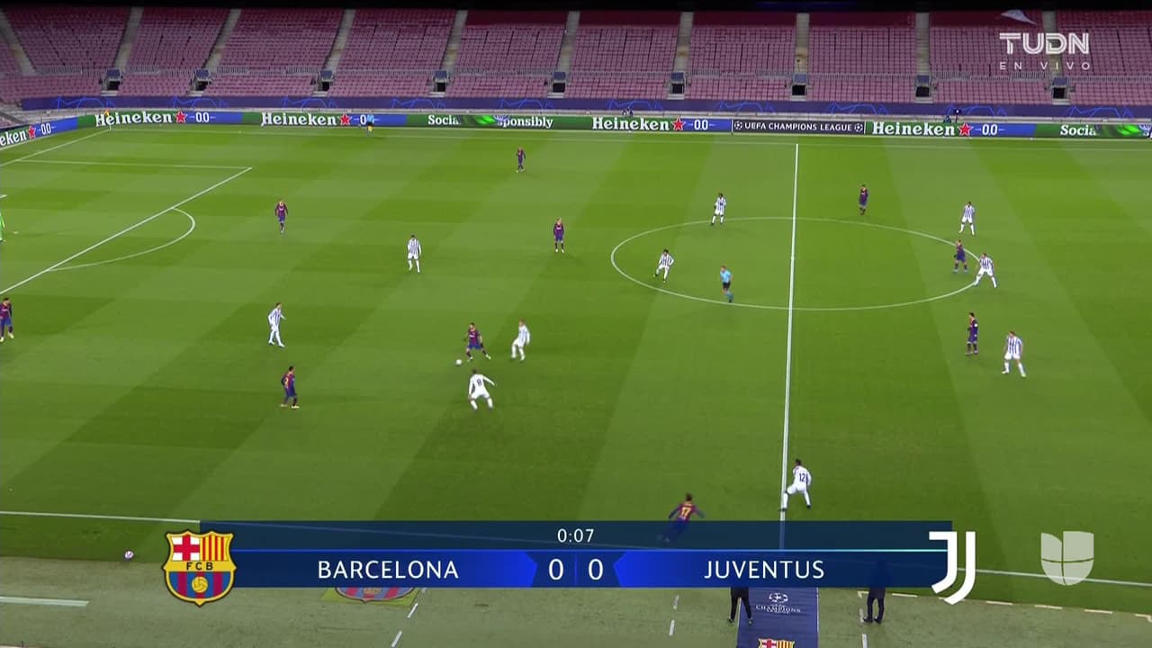 Arranca el partido y la pelota está en juego.