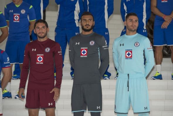 Los porteros, como siempre, tienen su indumentaria diferente.