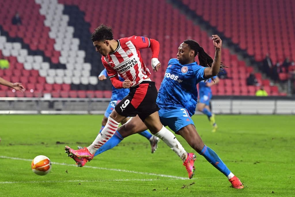 PSV queda fuera de la UEFA Europa League tras caer ante Olympiakos con un marcador global de 5-4. Eran Zahavi, aún con doblete para los de Eindhoven en este partido de vuelta, no fue suficiente, pues el gol de Maghoub al minuto 88 marcó la diferencia y el pase para la escuadra griega.