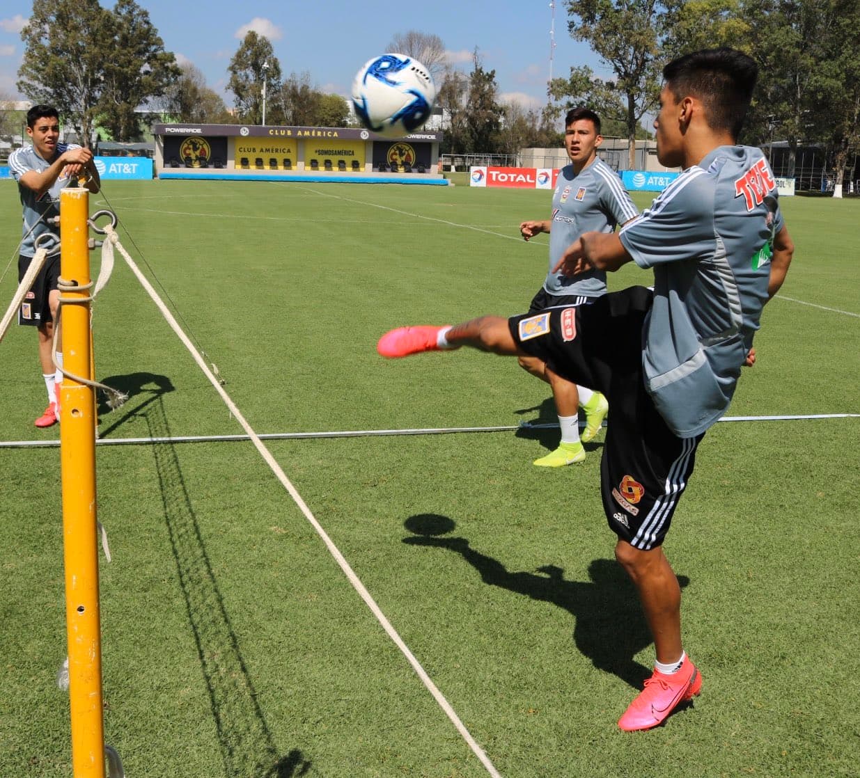 Los de la UANL entrenando en las instalaciones de Coapa.