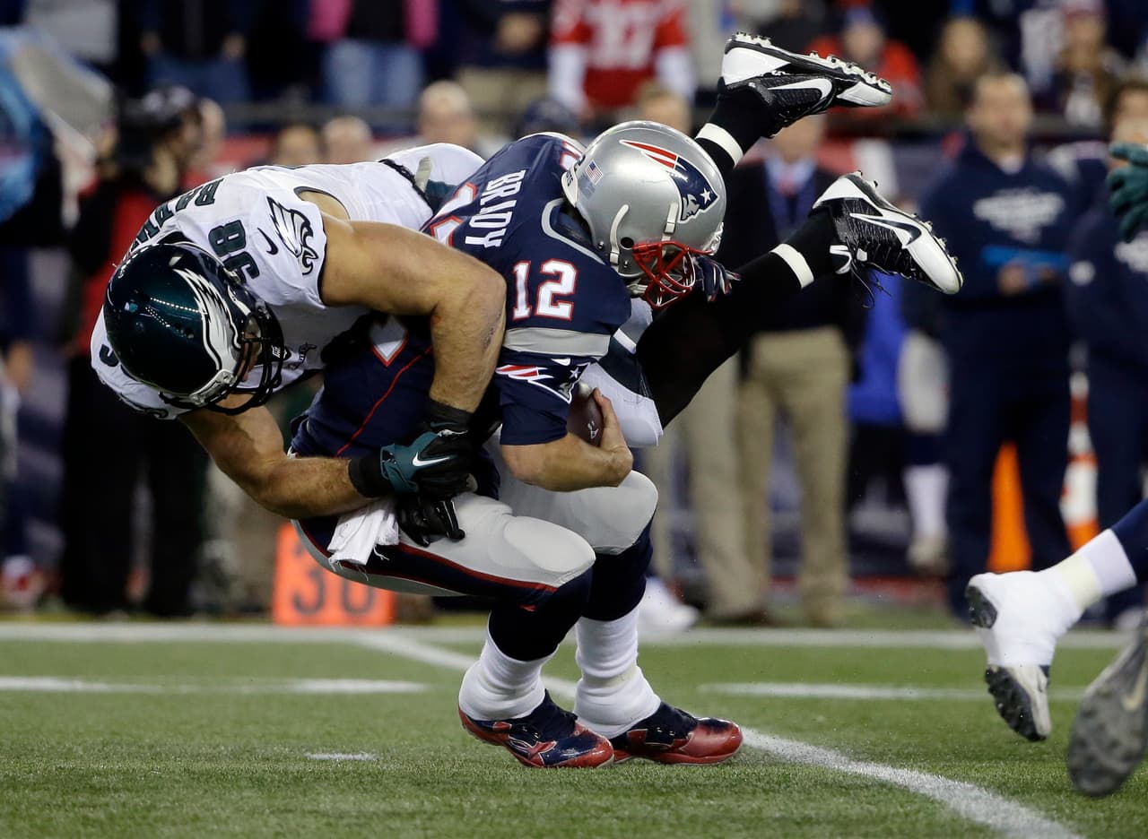 Los Philadelphia Eagles vencieron 35 - 28 a los New England Patriots que sufren su segunda derrota consecutiva.