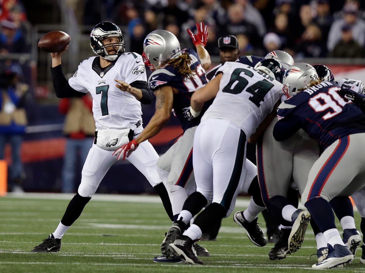 Los Philadelphia Eagles vencieron 35 - 28 a los New England Patriots que sufren su segunda derrota consecutiva.