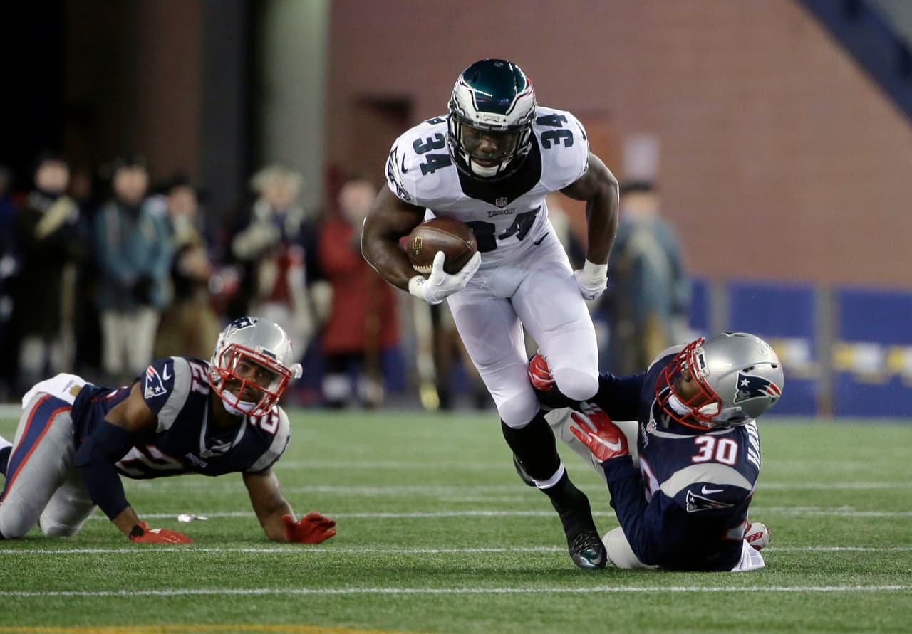 Los Philadelphia Eagles vencieron 35 - 28 a los New England Patriots que sufren su segunda derrota consecutiva.