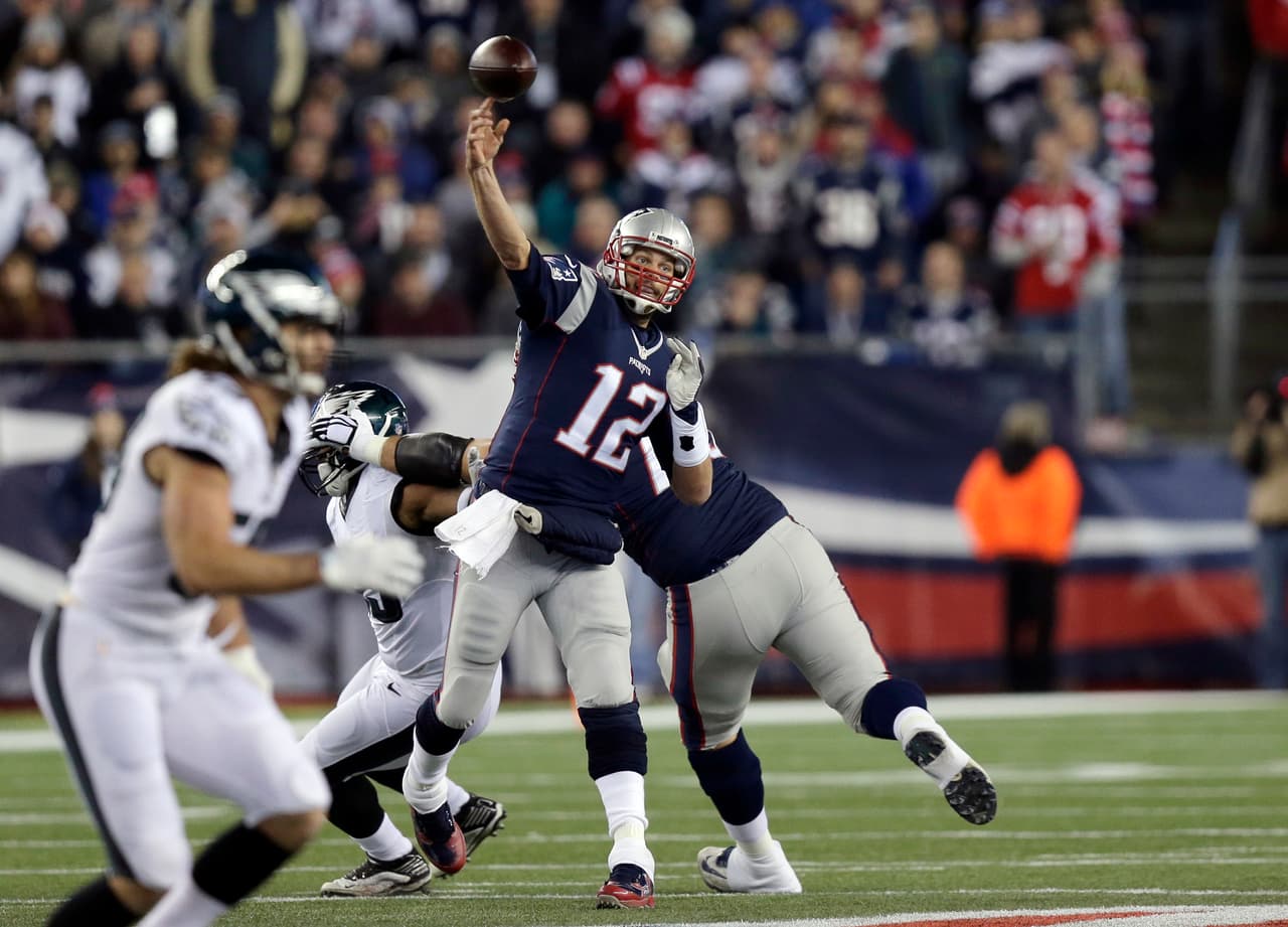 Los Philadelphia Eagles vencieron 35 - 28 a los New England Patriots que sufren su segunda derrota consecutiva.