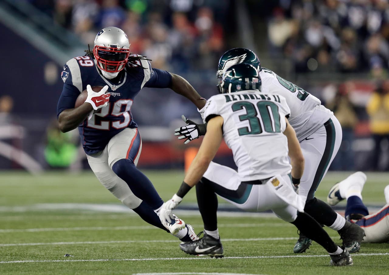 Los Philadelphia Eagles vencieron 35 - 28 a los New England Patriots que sufren su segunda derrota consecutiva.