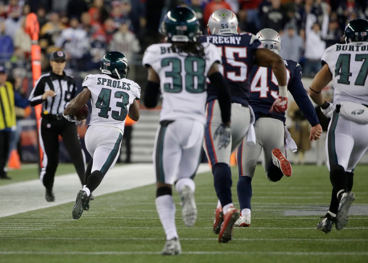 Los Philadelphia Eagles vencieron 35 - 28 a los New England Patriots que sufren su segunda derrota consecutiva.