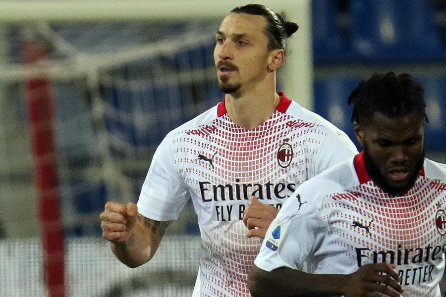 Zlatan da cátedra y Milan derrota 2-0 a Cagliari en la Serie A y siguen como líderes. Ibrahimovic es el segundo máximo goleador de la liga italiana a sus 39 años.