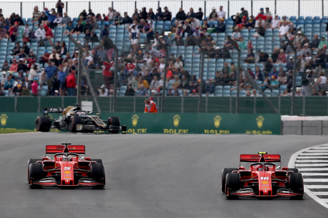 En el inicio de la acción Lewis Hamilton, Valterri Bottas y Sebastian Vettel ocuparon los tres primeros lugares, así como en la segunda sesión pero con distint orden: Vettel, Hamilton, Bottas. Por su parte, el mexicano Sergio Pérez fue octavo y noveno para ilusionarse con los puntos el domingo.