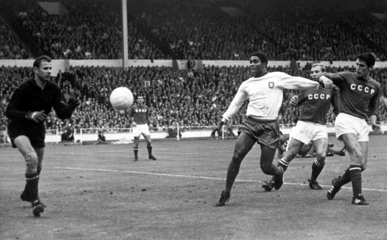 No obstante, esta Portugal dejó su sello histórico al imponerse 2-1, con un tanto de Eusebio, contra la Unión Soviética en la lucha por el podio.