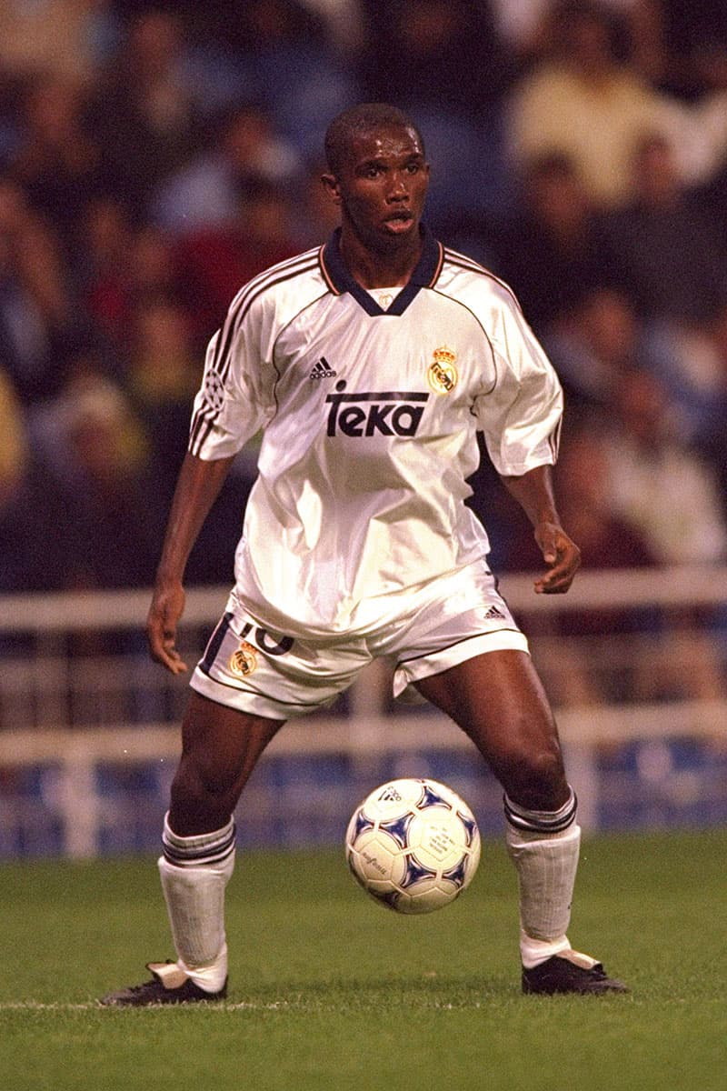 Pero, Samuel Eto'o actuó con el Real Madrid entre 1998 y 2000 apenas con tres partidos oficiales, por eso, además de su poder goleador, ingresa en este once ideal.