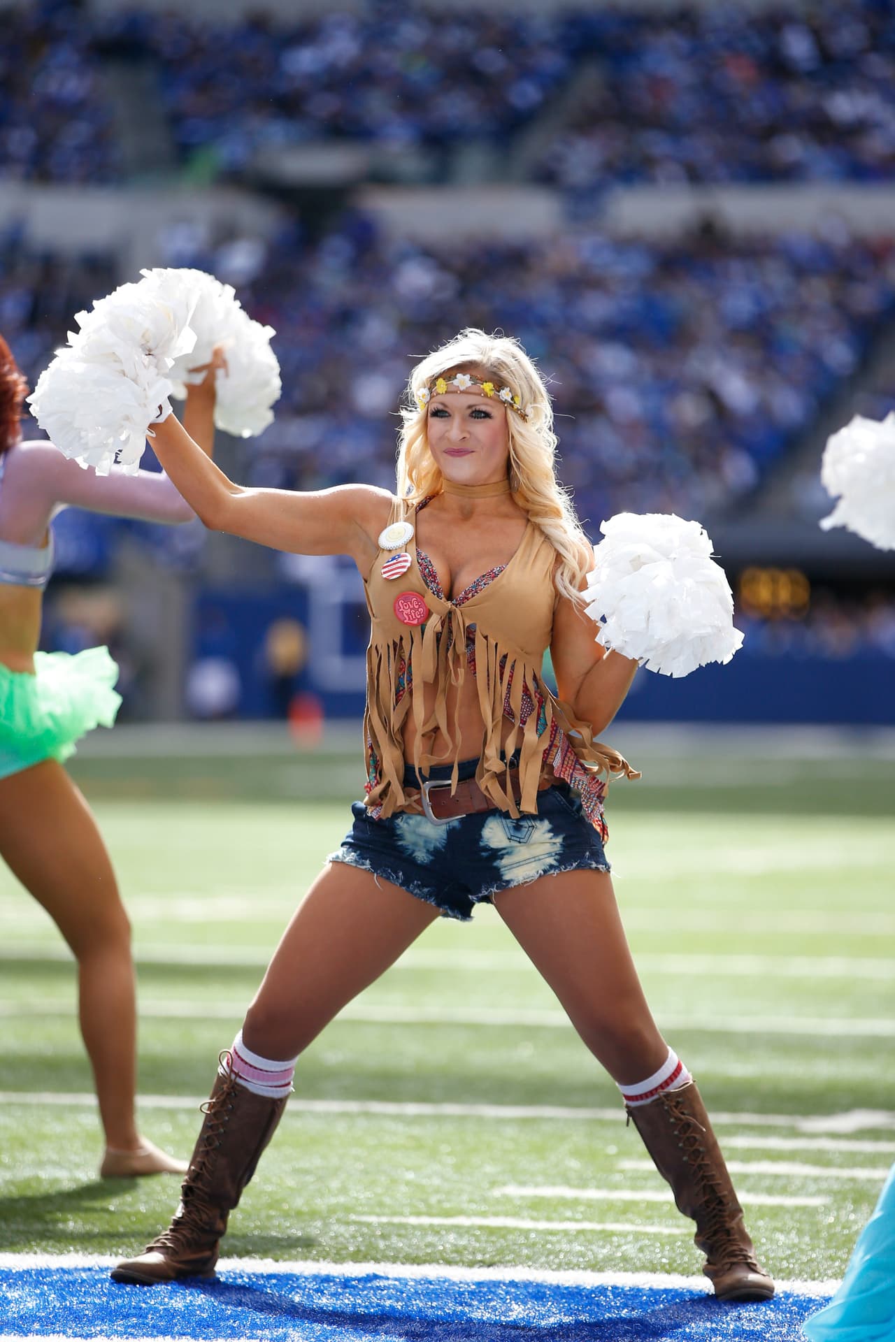 Las Titans y las Colts son las primeras porristas de la NFL en disfrazarse esta temporada para recibir el Halloween. ¡Checa los atuendos e inspírate!