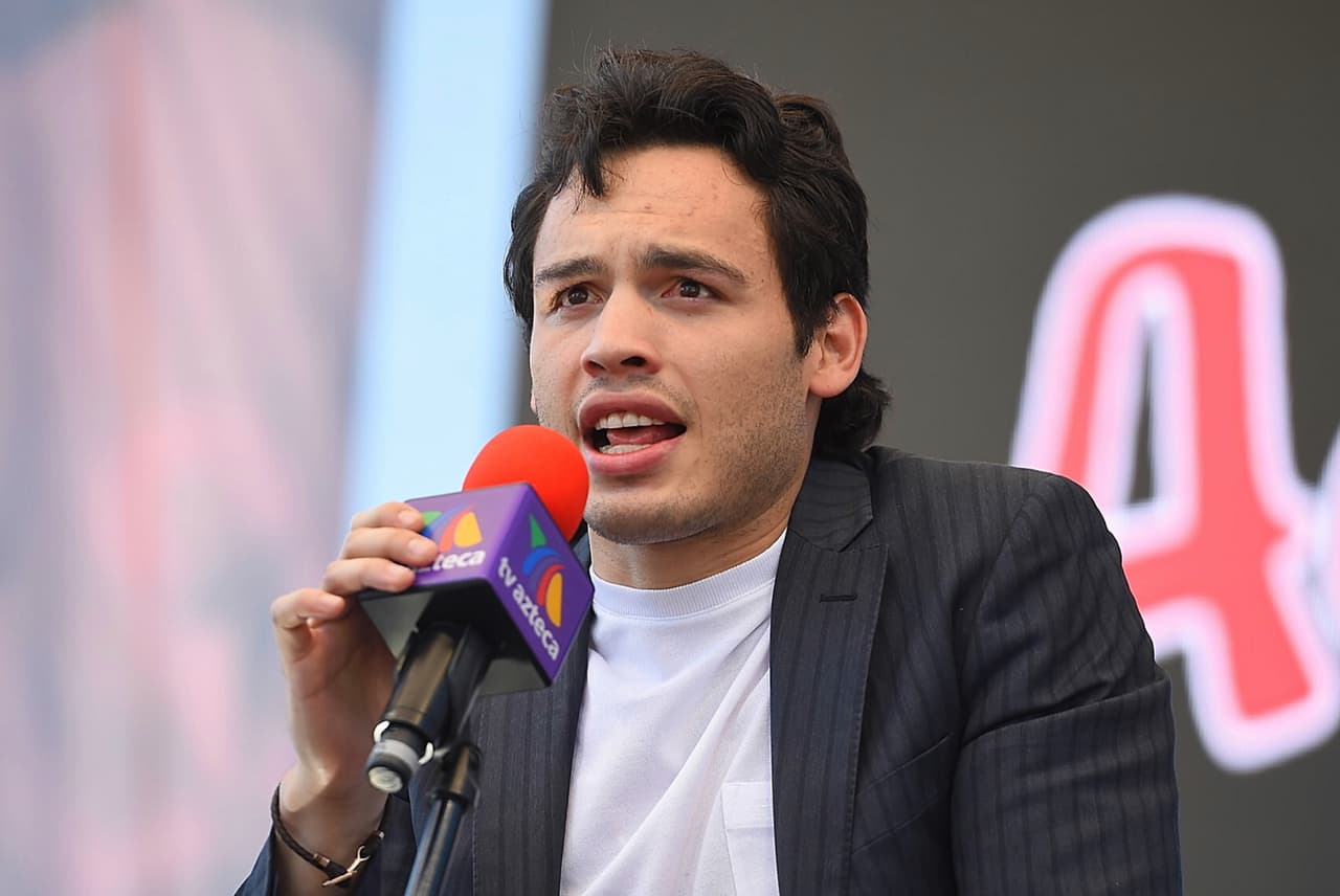 “Quiero agradecer a la gente que confía en mí, me voy a preparar al 100 por ciento, el boxeo es impredecible, estoy preparado física y mentalmente para dar lo mejor de mí”, dijo Chávez Jr.