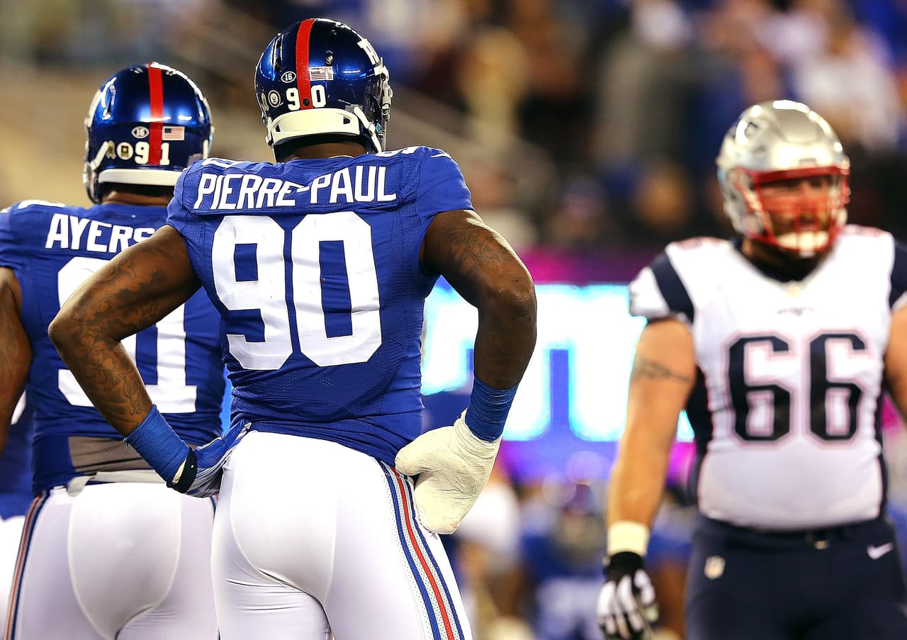 El 4 julio del 2015, Jason Pierre-Paul festejaba el Día de la Independencia y se encontraba utilizando fuegos artificiales, pero la situación se salió de control, pues sufrió una explosión en la mano y perdió un dedo. Incluso, esto lo orilló a perderse la mitad de la campaña en 2015.