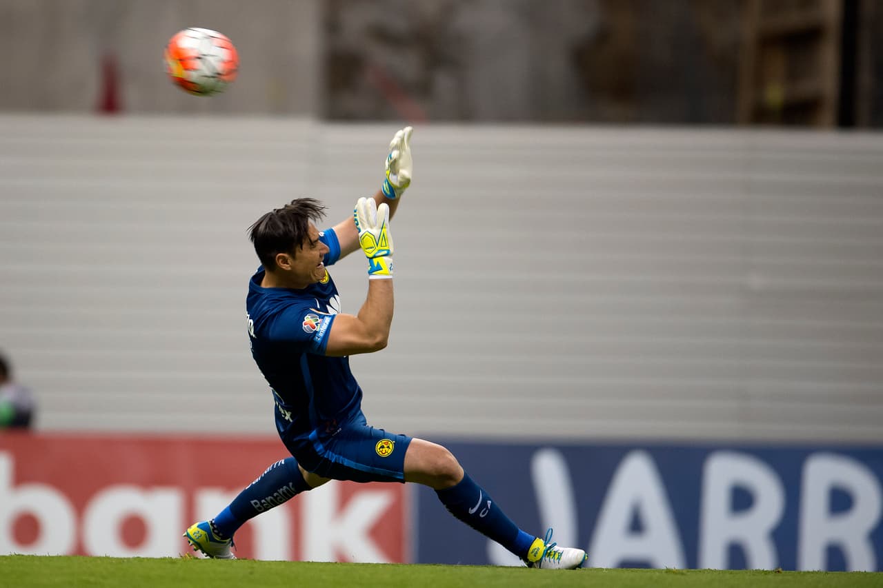 - En 2012, Moisés Muñoz, exportero mexicano, tuvo uno de los accidentes más aparatosos que se han presentado.
<br>- De acuerdo a los reportes de la Unidad Estatal de Protección Civil, el percance en el que resultó lesionado Muñoz, su esposa Verónica Castro Alfaro y sus dos hijos, Héctor de ocho años y Zafir de tres años, ocurrió al filo de las 17 horas a la altura del Km. 125 de la autopista Guadalajara-México.