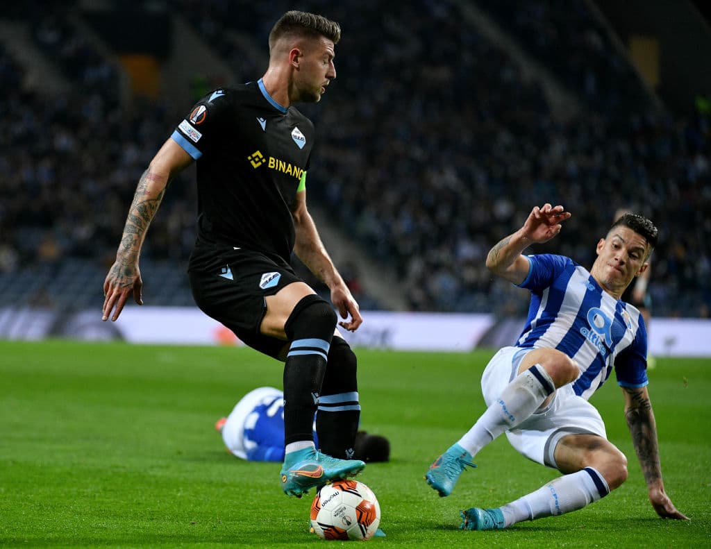 La asombrosa conexión de Joao Mario con Toni Martínez rompe a la defensa del Lille en dos ocasiones, y consiguen la remontada 2-1 sobre el conjunto francés.