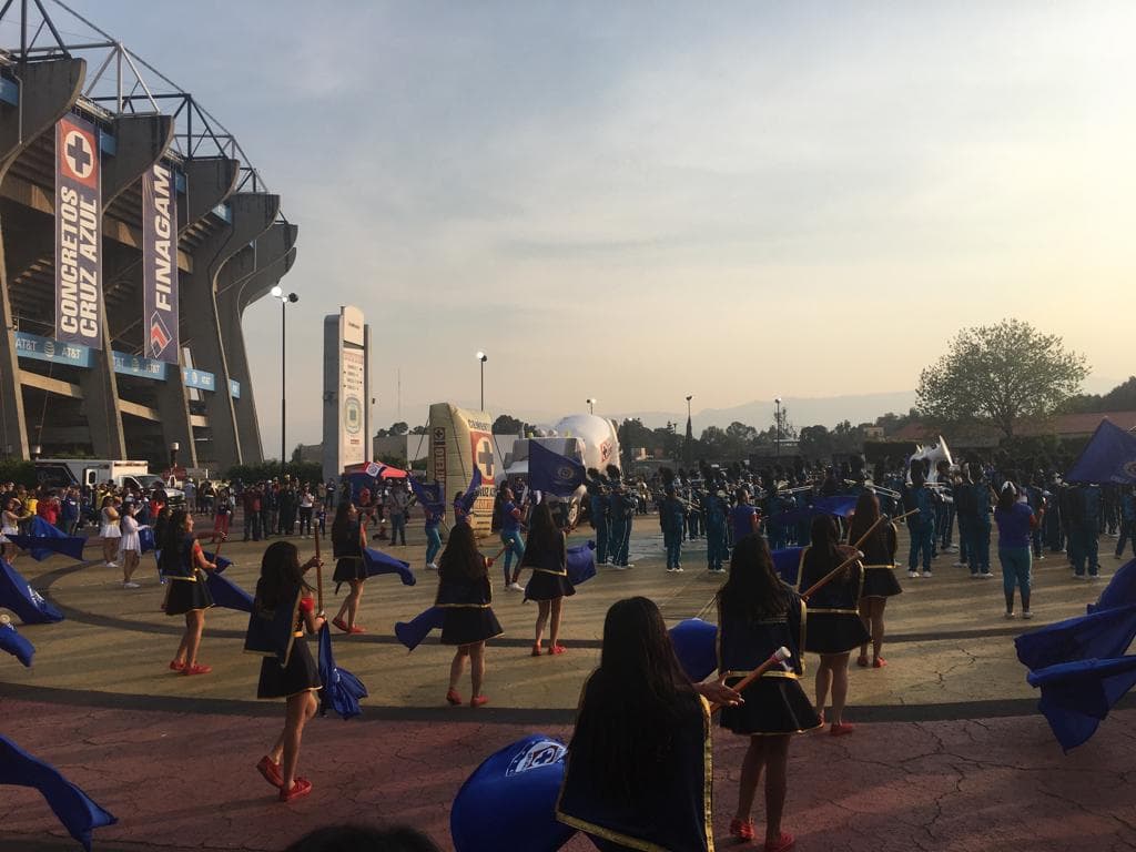 En el Estadio Azteca se vive la 
<b><a href="https://www.univision.com/deportes/futbol/liga-mx/en-vivo-final-cruz-azul-vs-america-partido-de-vuelta-apertura-2018-liga-mx" target="_blank">Final del Apertura 2018 entre Cruz Azul y América.</a></b>
